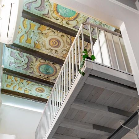 Charming Frescoed Loft Apartment Bologna Bagian luar foto