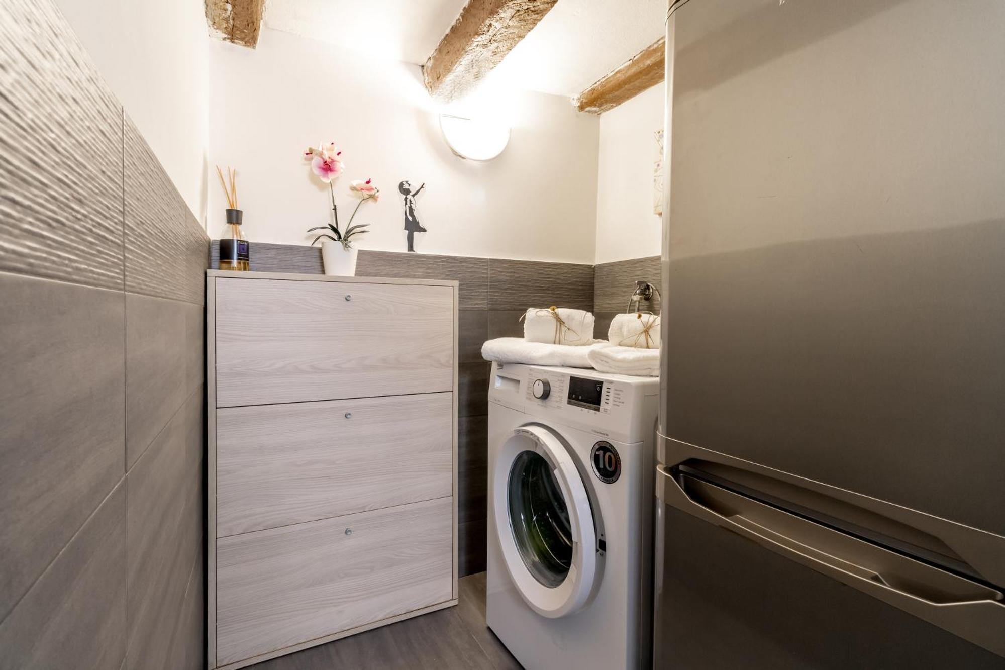 Charming Frescoed Loft Apartment Bologna Bagian luar foto