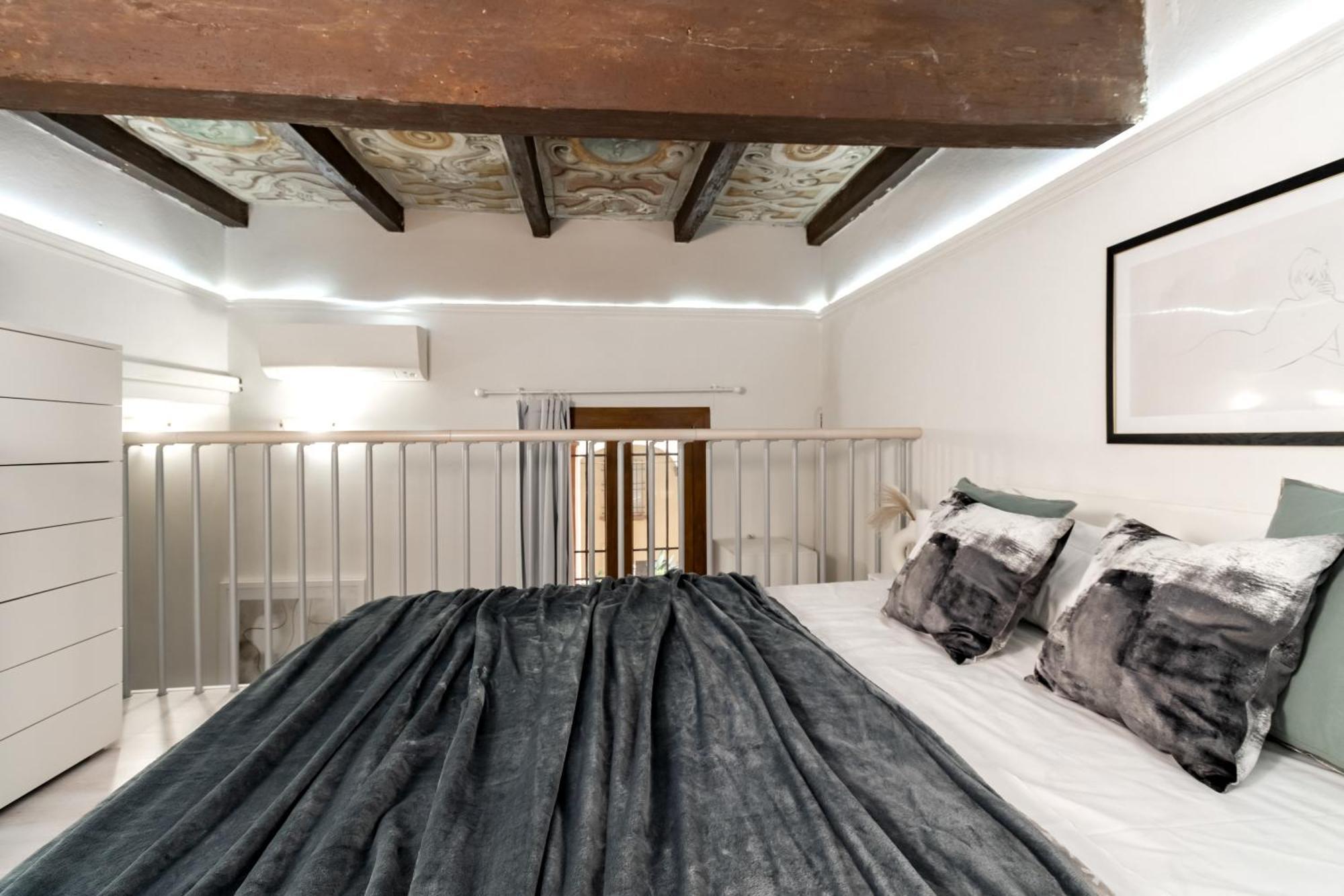 Charming Frescoed Loft Apartment Bologna Bagian luar foto
